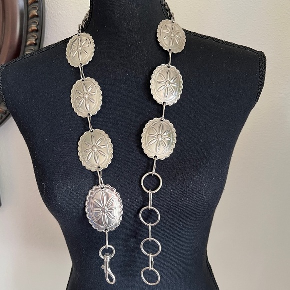 Women's Silver Tone Metal Western Theme 10 Floral Concho Belt Chain Link S/M - Picture 1 of 12